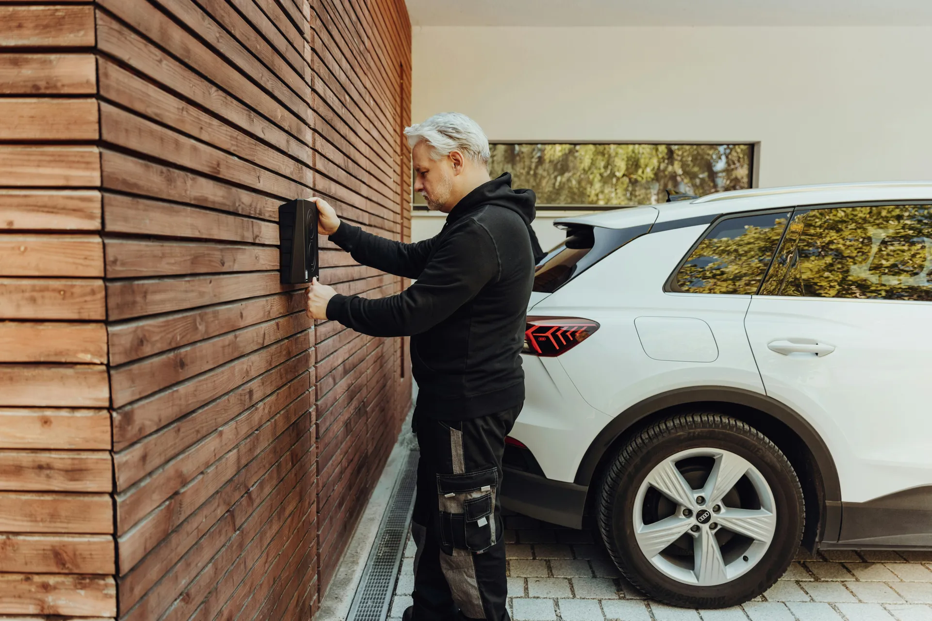 How Much Does It Cost to Fix a Garage Door? A 2025 Pricing Guide